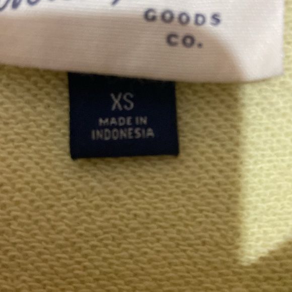 yellow universal threads crewneck - Picture 4 of 7